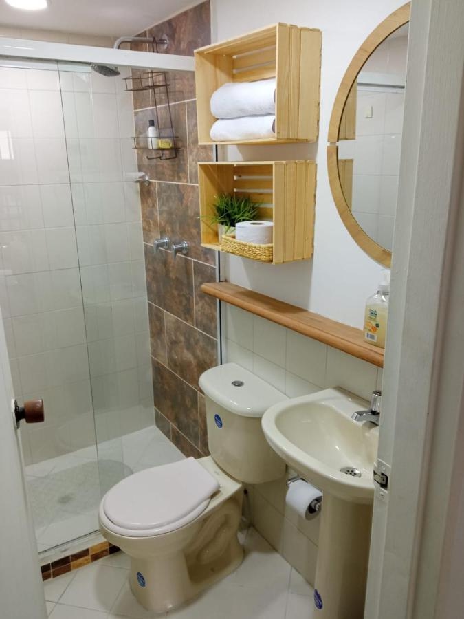 Acogedor Apartaestudio Ubicado En Laureles Apartment Medellin Ngoại thất bức ảnh