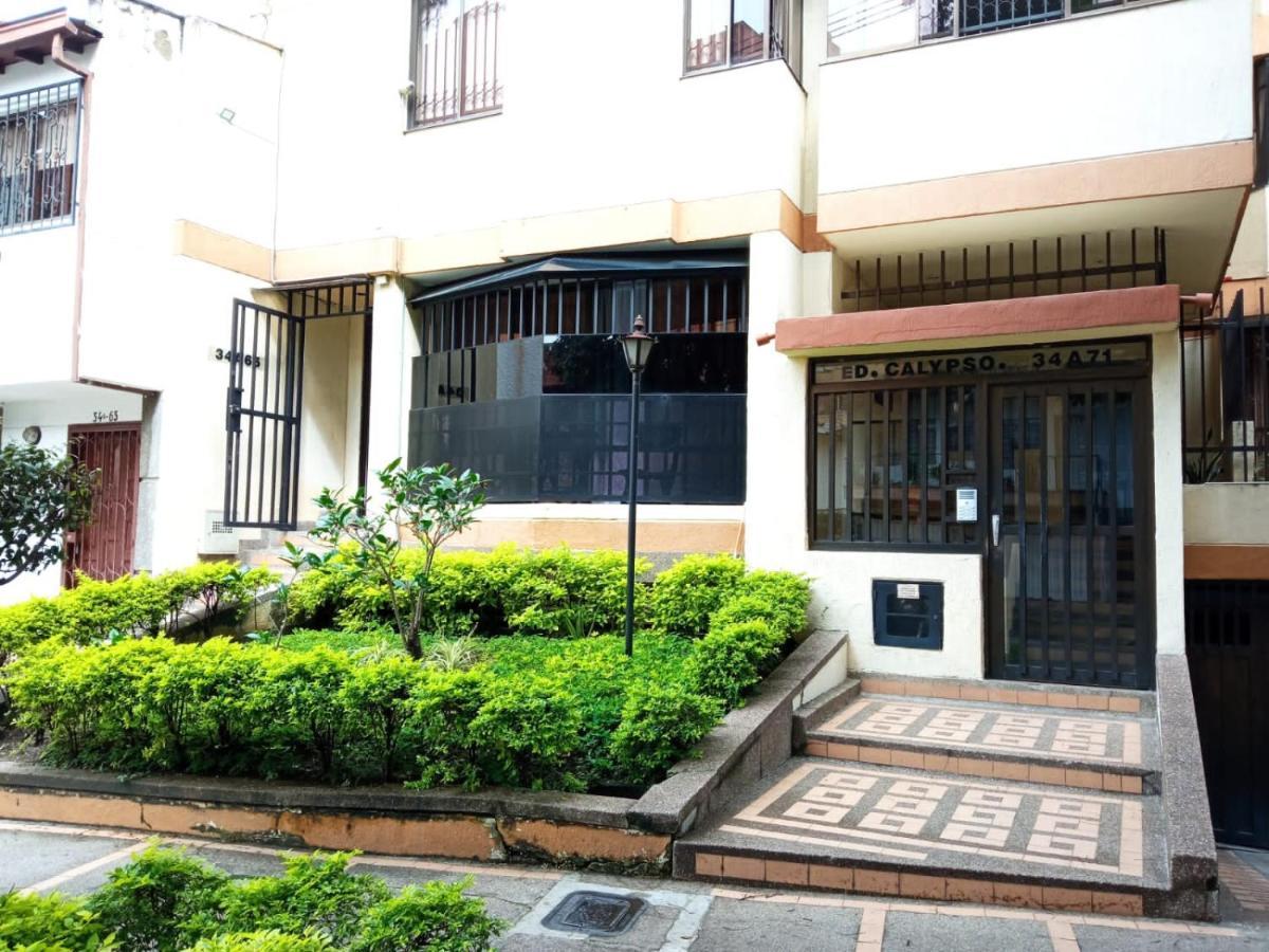 Acogedor Apartaestudio Ubicado En Laureles Apartment Medellin Ngoại thất bức ảnh