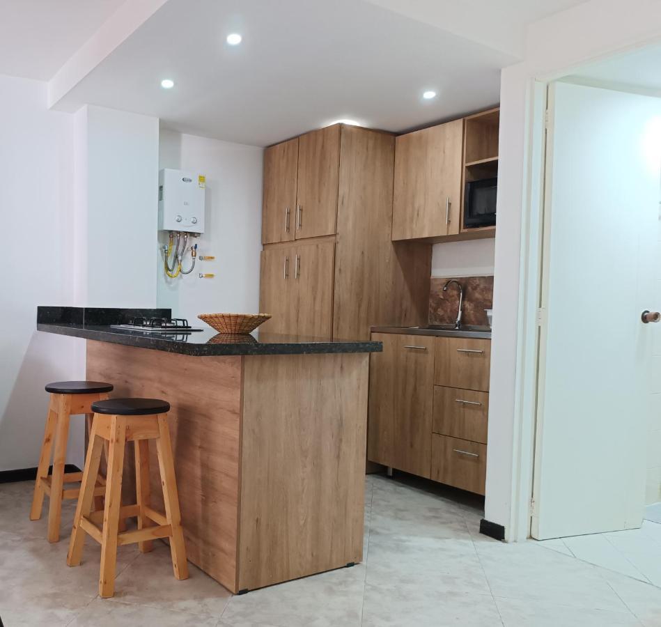 Acogedor Apartaestudio Ubicado En Laureles Apartment Medellin Ngoại thất bức ảnh