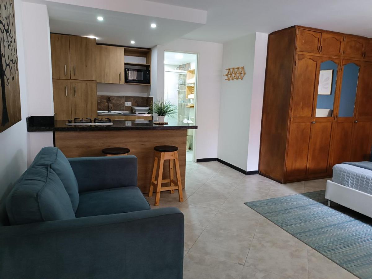 Acogedor Apartaestudio Ubicado En Laureles Apartment Medellin Ngoại thất bức ảnh
